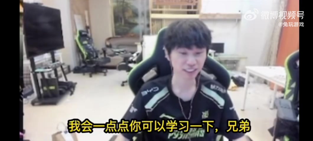Doinb:去年版本,就有很多职业选手找我学小炮、飞机!